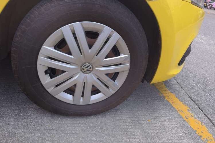 Used Volkswagen Polo 2014 1.4L Manual Fashion Edition Right Front Wheel Hub