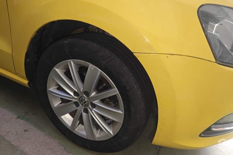 Used Volkswagen Polo 2014 1.4L Automatic Comfort Edition Right Front Wheel Hub