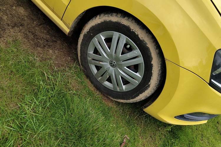Used Volkswagen Polo 2014 1.4L Manual Fashion Edition Right Front Wheel Hub