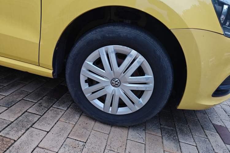 Used Volkswagen Polo 2014 1.4L Manual Fashion Edition Right Front Wheel Hub