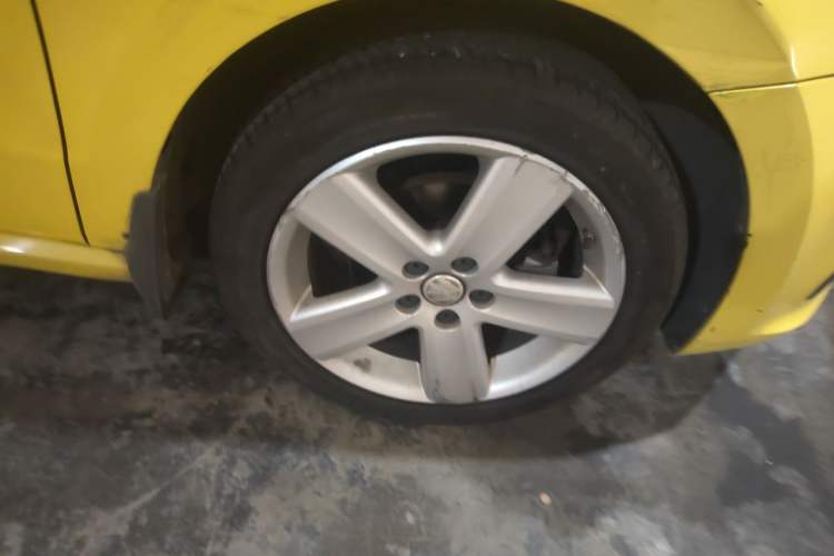 Used Volkswagen Polo 2014 1.4L Manual Fashion Edition Right Front Wheel Hub