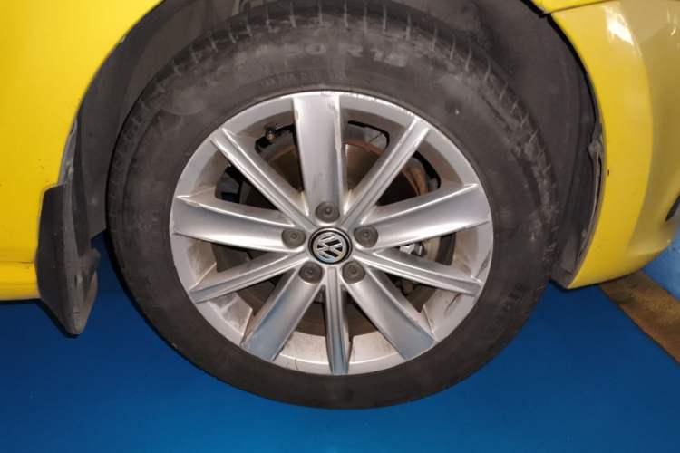Used Volkswagen Polo 2014 1.6L Automatic 30th Anniversary Edition Right Front Wheel Hub