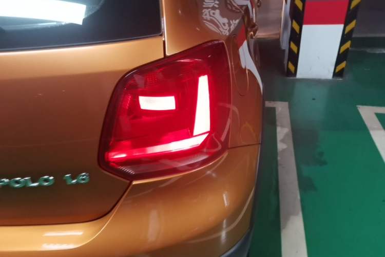 Used Volkswagen Polo 2014 1.6L Cross Polo Automatic Right Rear Taillight