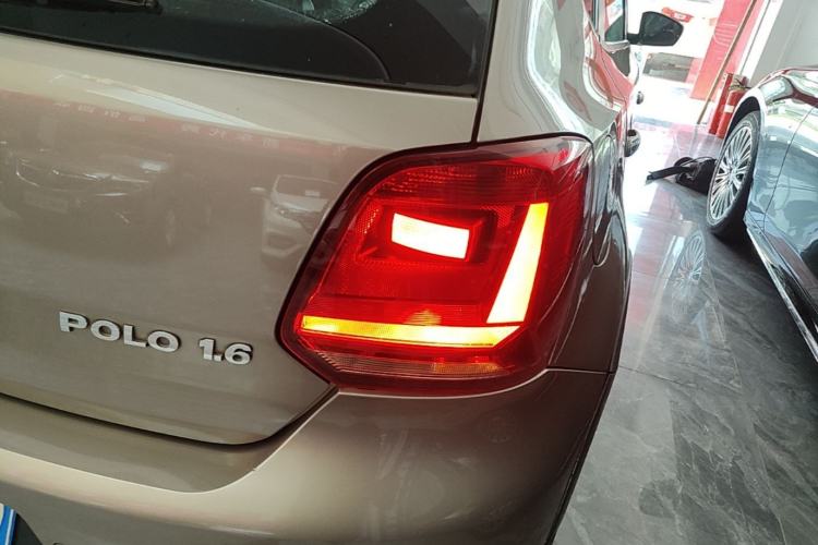 Used Volkswagen Polo 2014 1.6L Cross Polo Automatic Right Rear Taillight