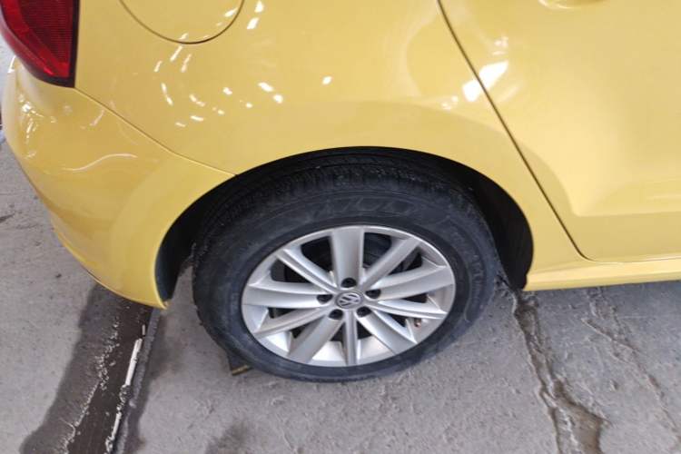 Used Volkswagen Polo 2014 1.6L Automatic Comfort Edition Right Rear Wheel Hub