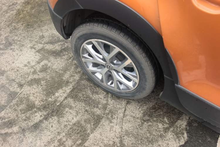 Used Volkswagen Polo 2014 1.6L Cross Polo Automatic Right Rear Wheel Hub