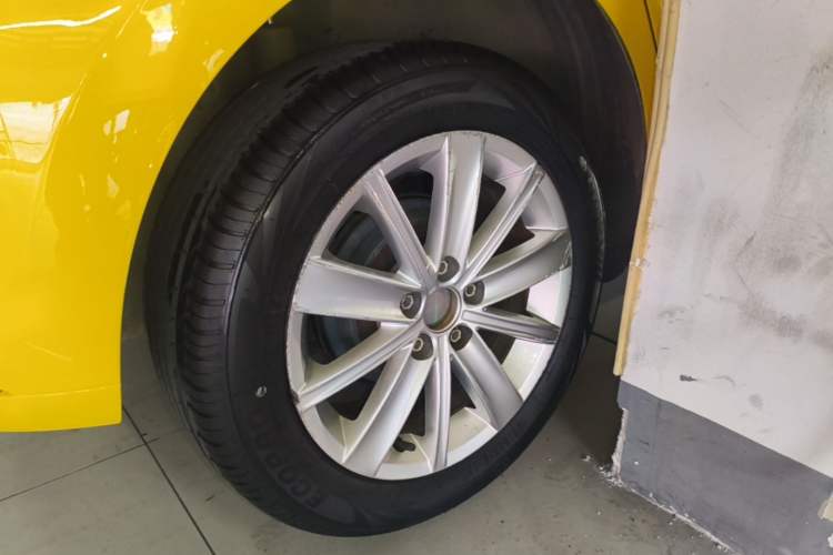 Used Volkswagen Polo 2014 1.6L Automatic Comfort Edition Right Rear Wheel Hub