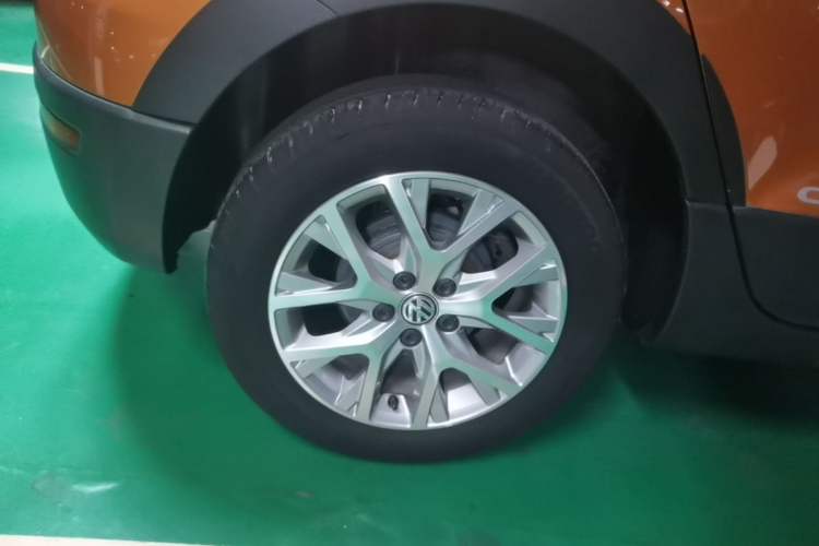Used Volkswagen Polo 2014 1.6L Cross Polo Automatic Right Rear Wheel Hub