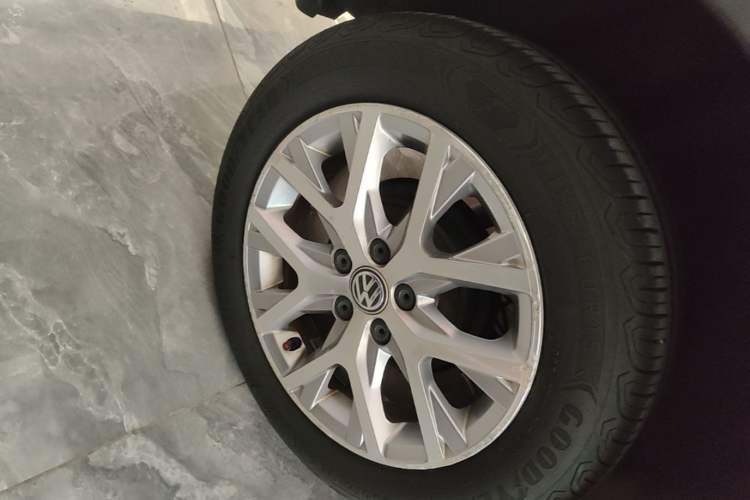 Used Volkswagen Polo 2014 1.6L Cross Polo Automatic Right Rear Wheel Hub