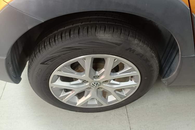 Used Volkswagen Polo 2014 1.6L Cross Polo Automatic Right Rear Wheel Hub