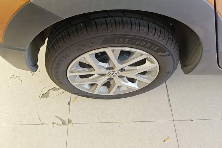 Used Volkswagen Polo 2014 1.6L Cross Polo Automatic Right Rear Wheel Hub
