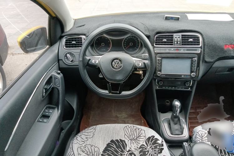 Used Volkswagen Polo 2014 1.6L Automatic Luxury Edition Steering Wheel