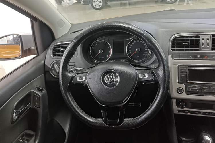 Used Volkswagen Polo 2014 1.6L Automatic Luxury Edition Steering Wheel