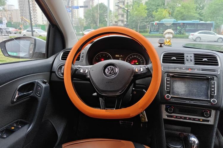 Used Volkswagen Polo 2014 1.6L Cross Polo Automatic Steering Wheel