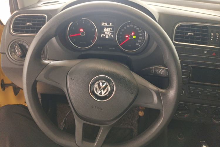 Used Volkswagen Polo 2014 1.6L Automatic Comfort Edition Steering Wheel