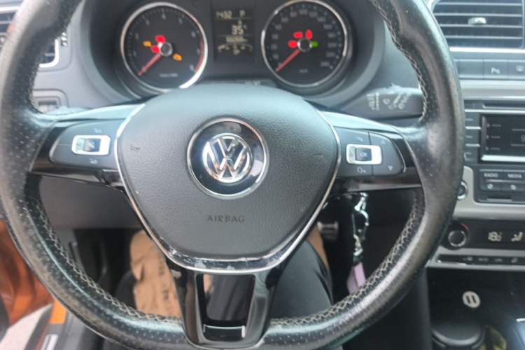 Used Volkswagen Polo 2014 1.6L Cross Polo Automatic Steering Wheel