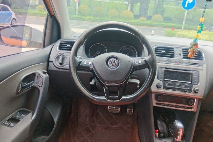 Used Volkswagen Polo 2014 1.6L Cross Polo Automatic Steering Wheel