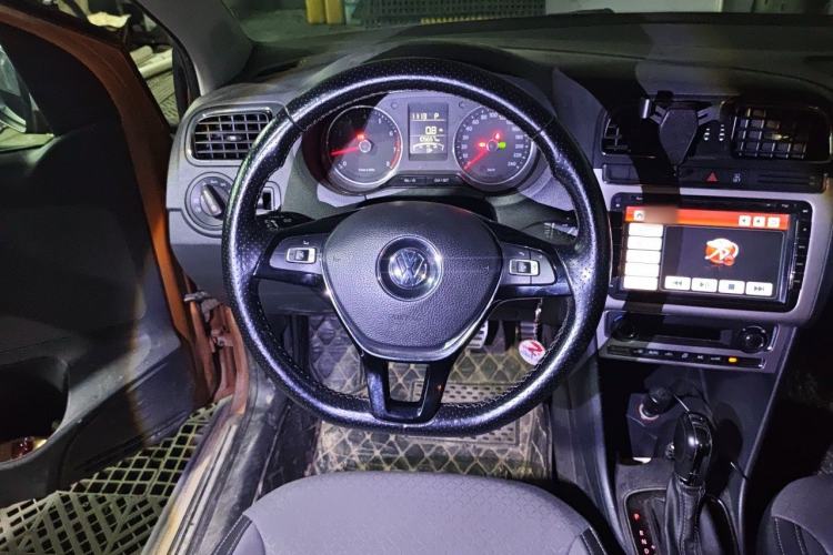 Used Volkswagen Polo 2014 1.6L Cross Polo Automatic Steering Wheel