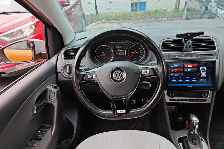 Used Volkswagen Polo 2014 1.6L Cross Polo Automatic Steering Wheel