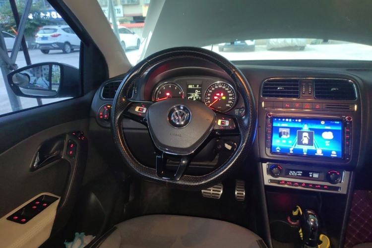 Used Volkswagen Polo 2014 1.6L Cross Polo Automatic Steering Wheel