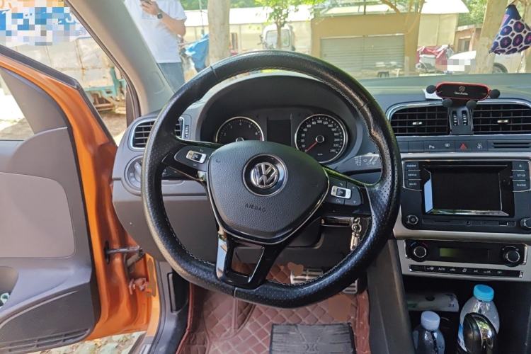 Used Volkswagen Polo 2014 1.6L Cross Polo Automatic Steering Wheel