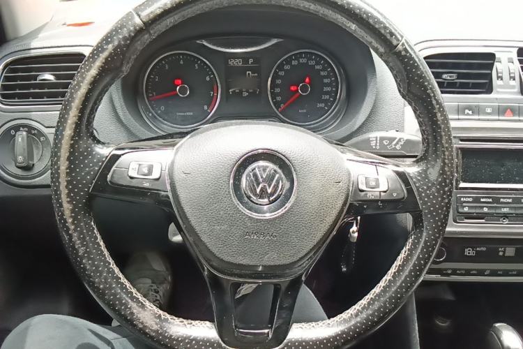 Used Volkswagen Polo 2014 1.6L Cross Polo Automatic Steering Wheel