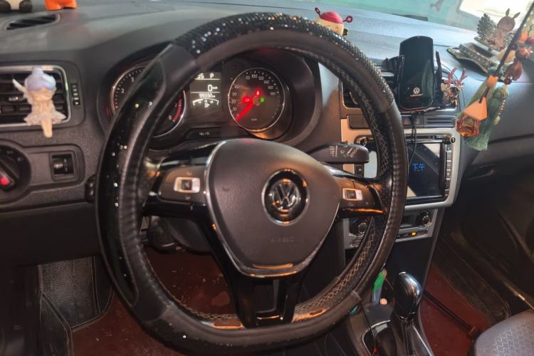 Used Volkswagen Polo 2014 1.6L Cross Polo Automatic Steering Wheel