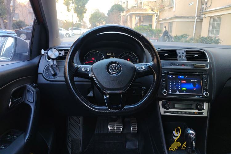 Used Volkswagen Polo 2014 1.6L Cross Polo Automatic Steering Wheel