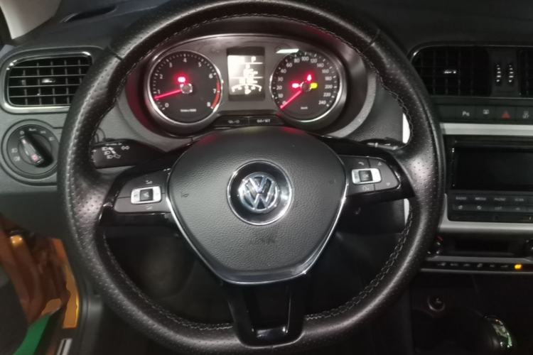 Used Volkswagen Polo 2014 1.6L Cross Polo Automatic Steering Wheel