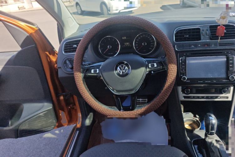 Used Volkswagen Polo 2014 1.6L Cross Polo Automatic Steering Wheel