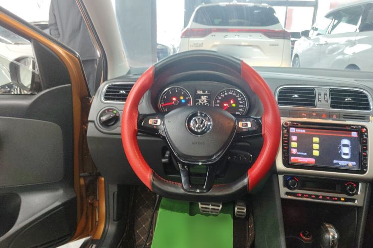 Used Volkswagen Polo 2014 1.6L Cross Polo Automatic Steering Wheel