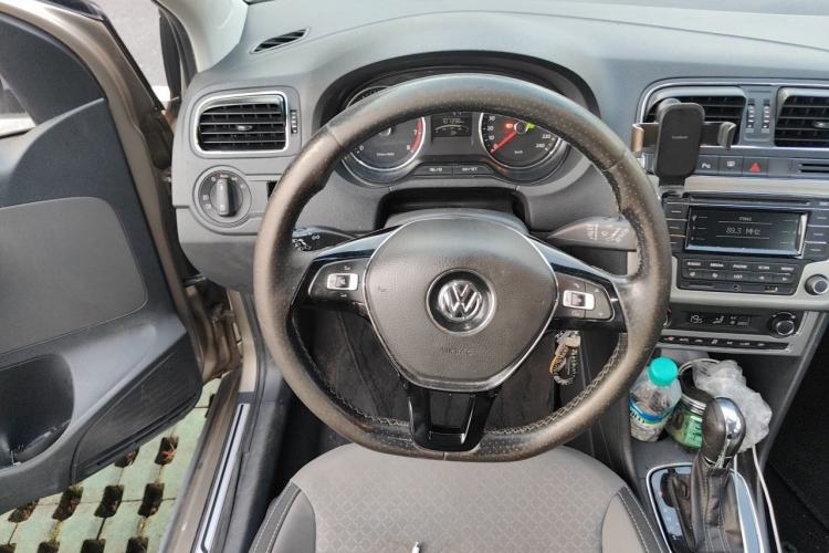 Used Volkswagen Polo 2014 1.6L Cross Polo Automatic Steering Wheel