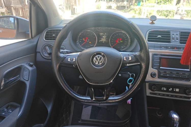 Used Volkswagen Polo 2014 1.6L Cross Polo Automatic Steering Wheel