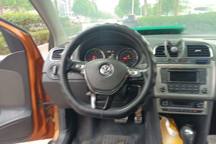 Used Volkswagen Polo 2014 1.6L Cross Polo Automatic Steering Wheel