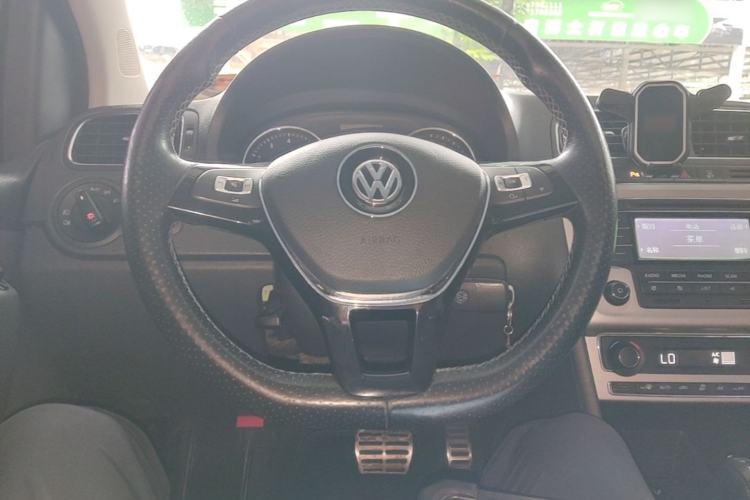 Used Volkswagen Polo 2014 1.6L Cross Polo Automatic Steering Wheel