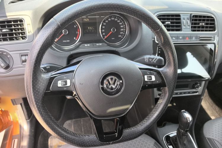 Used Volkswagen Polo 2014 1.6L Cross Polo Automatic Steering Wheel