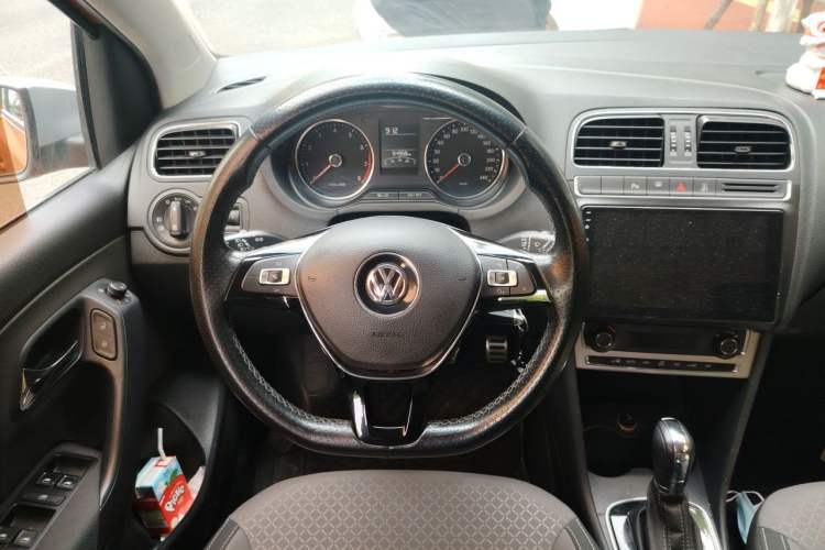 Used Volkswagen Polo 2014 1.6L Cross Polo Automatic Steering Wheel