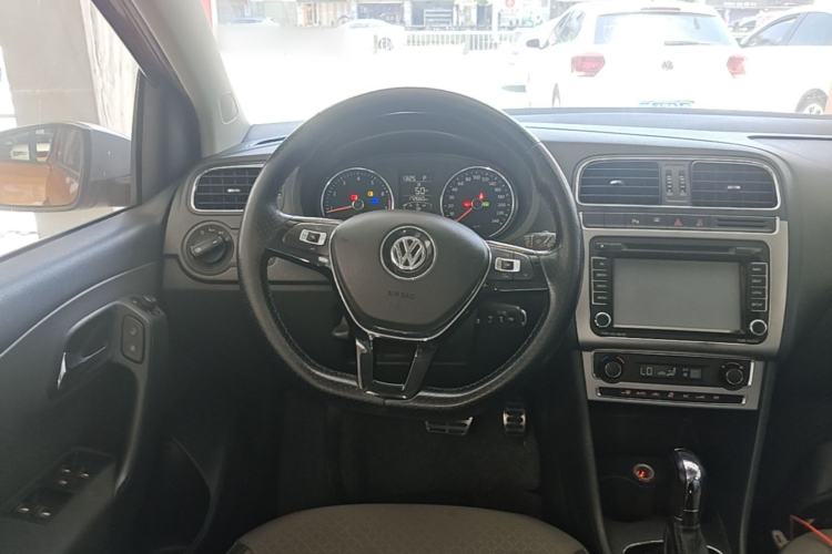 Used Volkswagen Polo 2014 1.6L Cross Polo Automatic Steering Wheel