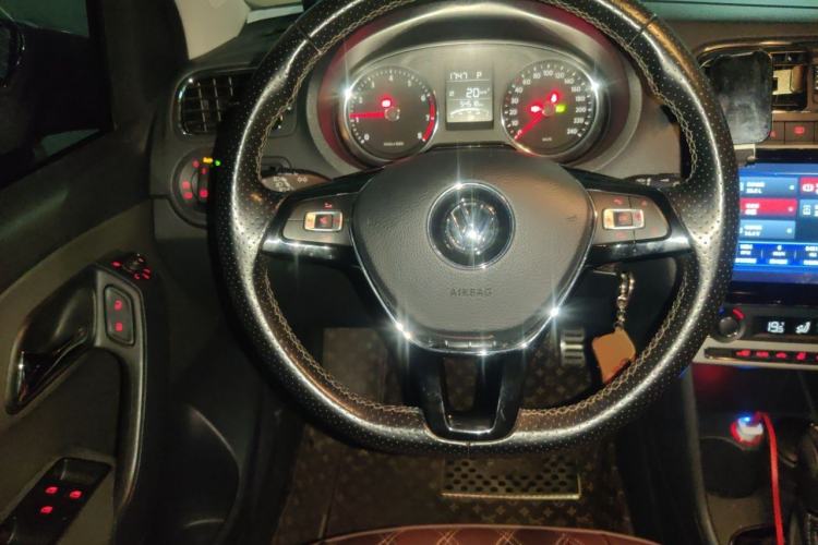 Used Volkswagen Polo 2014 1.6L Cross Polo Automatic Steering Wheel