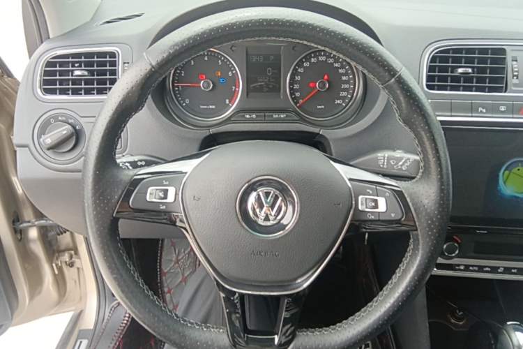 Used Volkswagen Polo 2014 1.6L Cross Polo Automatic Steering Wheel