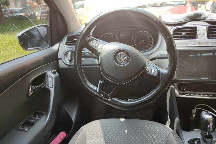 Used Volkswagen Polo 2014 1.6L Cross Polo Automatic Steering Wheel