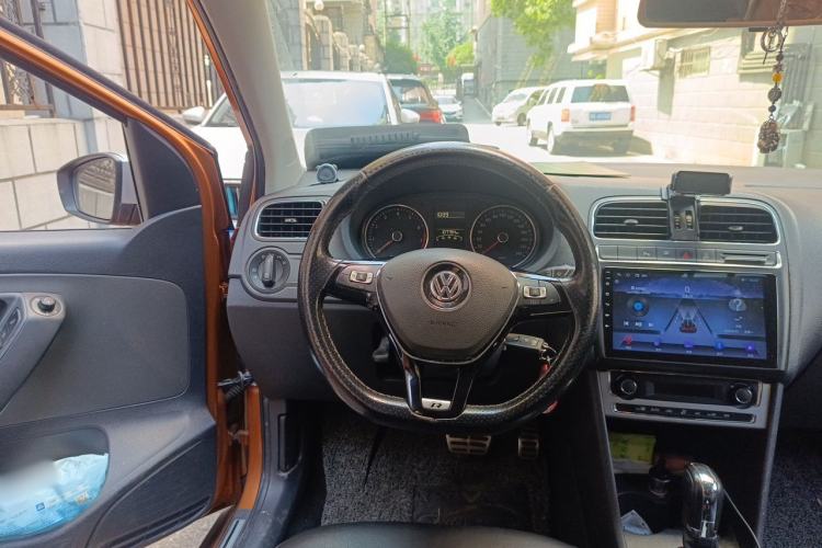 Used Volkswagen Polo 2014 1.6L Cross Polo Automatic Steering Wheel
