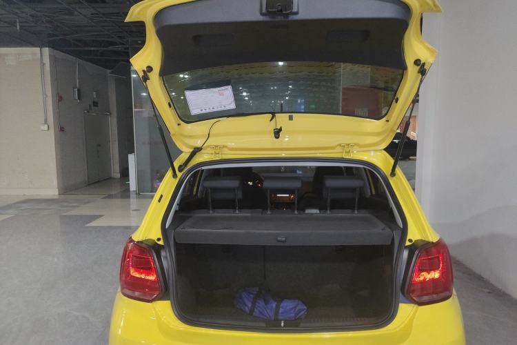 Used Volkswagen Polo 2014 1.6L Automatic Comfort Edition Trunk