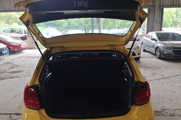 Used Volkswagen Polo 2014 1.6L Automatic Comfort Edition Trunk