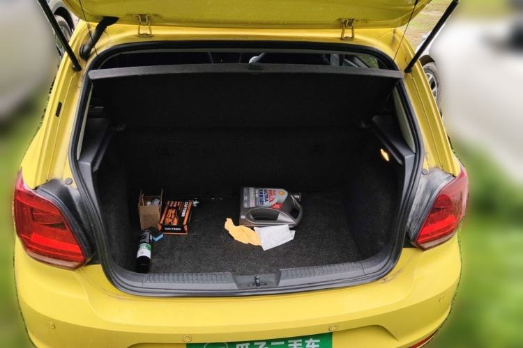 Used Volkswagen Polo 2014 1.4L Manual Fashion Edition Trunk