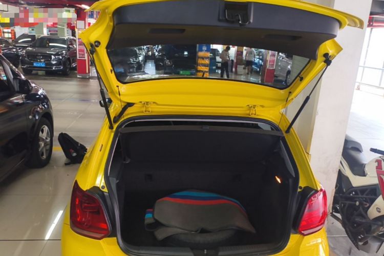 Used Volkswagen Polo 2014 1.6L Automatic Comfort Edition Trunk
