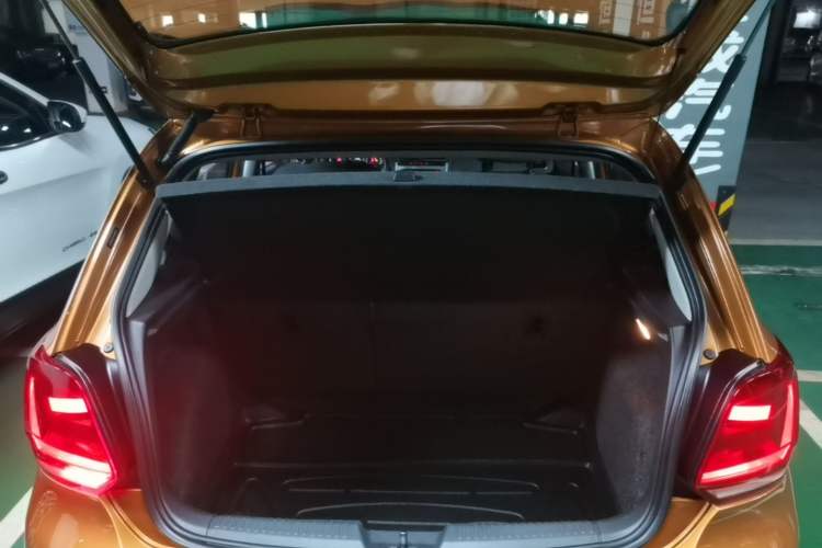 Used Volkswagen Polo 2014 1.6L Cross Polo Automatic Trunk