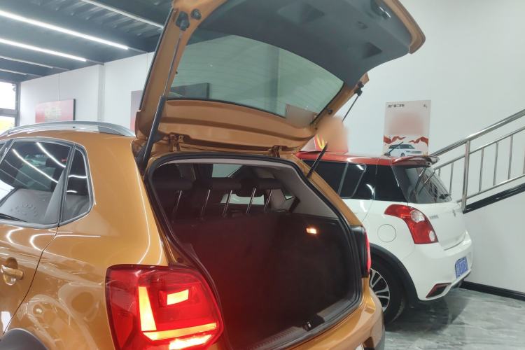 Used Volkswagen Polo 2014 1.6L Cross Polo Automatic Trunk