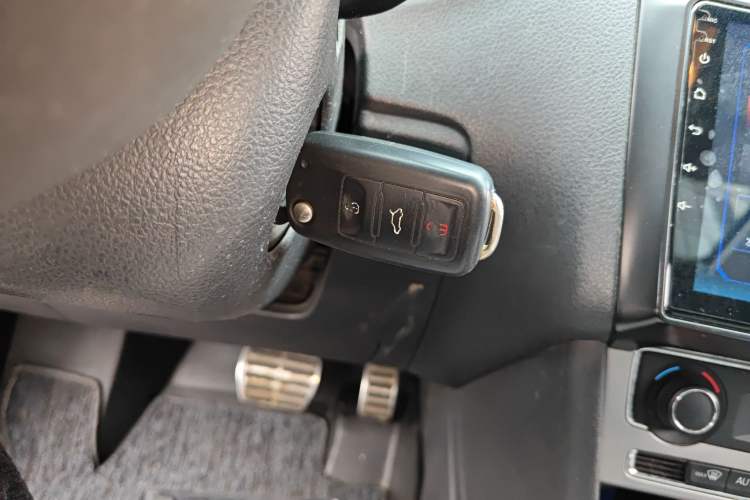 Used Volkswagen Polo 2014 1.6L Cross Polo Automatic Vehicle Key