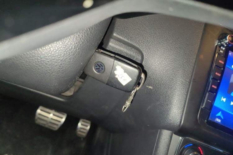 Used Volkswagen Polo 2014 1.6L Cross Polo Automatic Vehicle Key